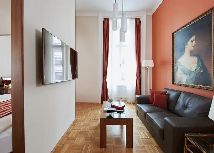 Hotel Living An Der Oper 4*