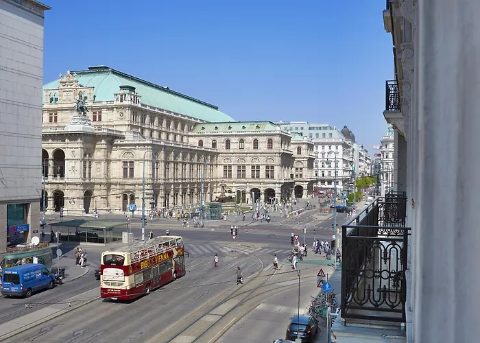 Living An Der Oper Hotel